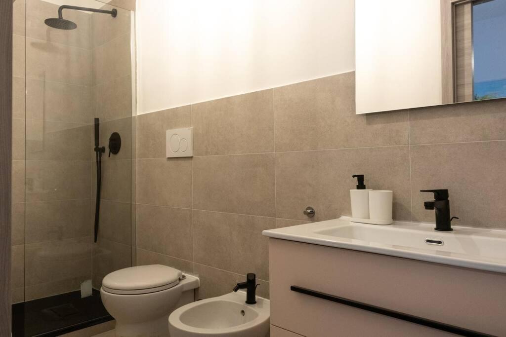 Private Room: The Port Apartment Scirocco Ливорно Экстерьер фото